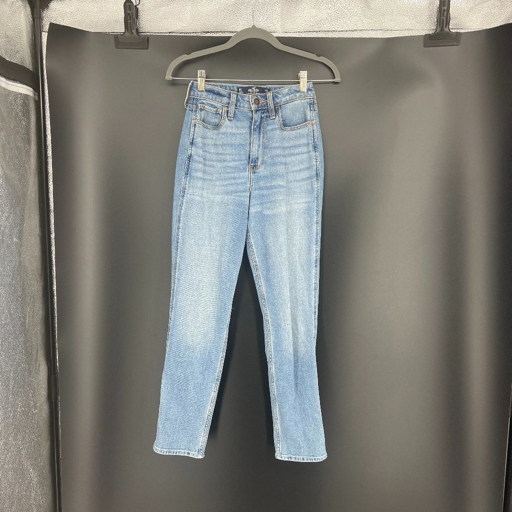 Hollister Ultra High-Rise Mom Jean (24x25)